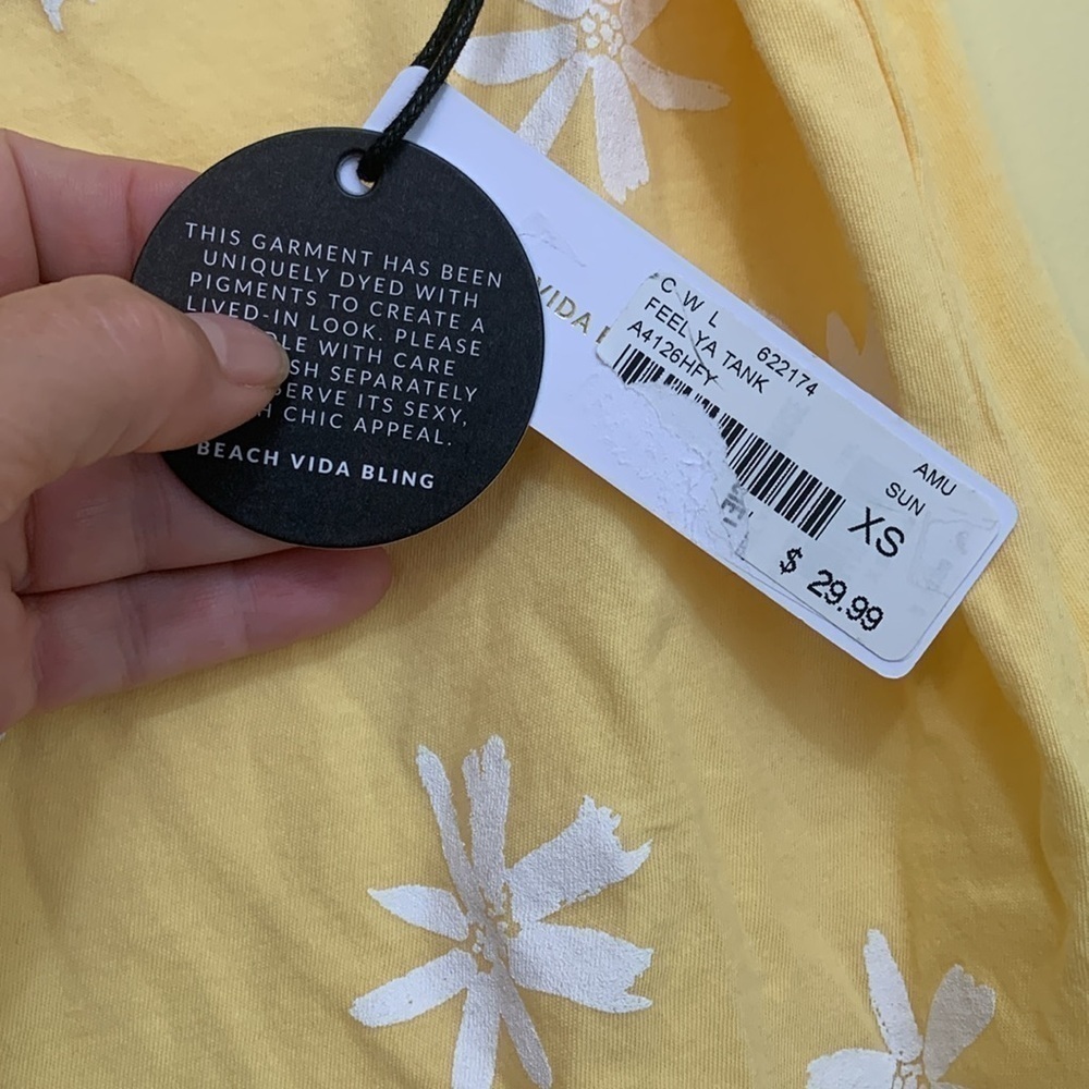 Amuse Society NWT Feel Ya Daisy Graphic Yellow White Floral Tank Top MSRP $30 XS - Picture 7 of 8